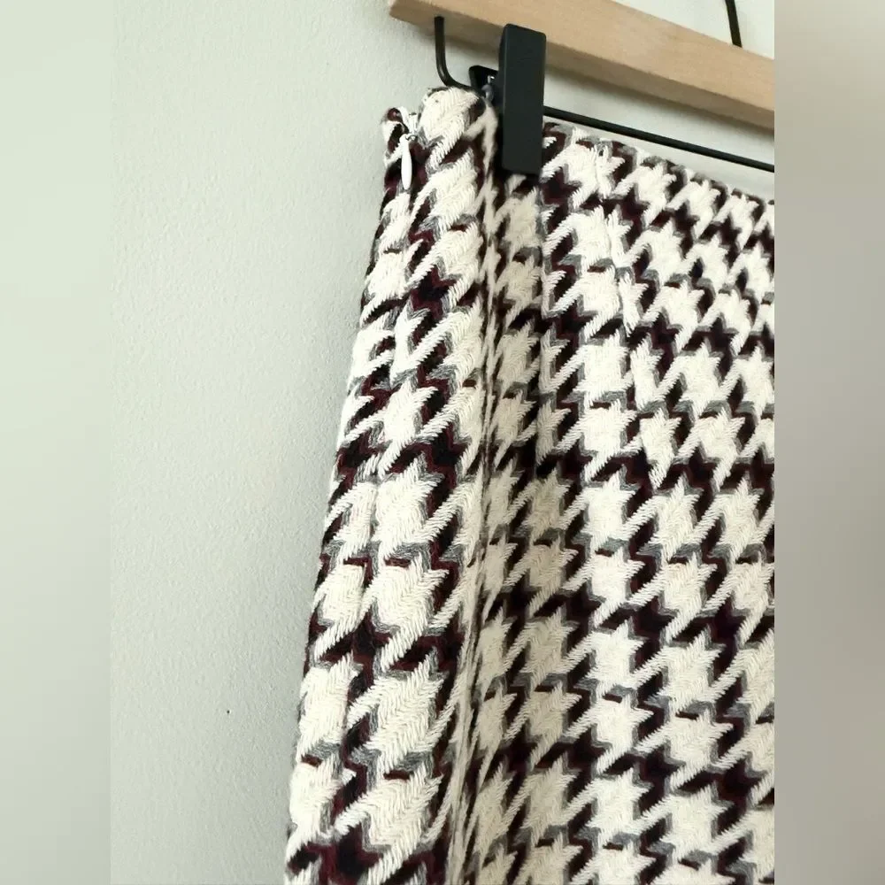 White House Black Market Pencil Skirt in Tweed Cream, Maroon Houndstooth Size 8